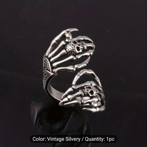 Vintage Skull ckaw ring